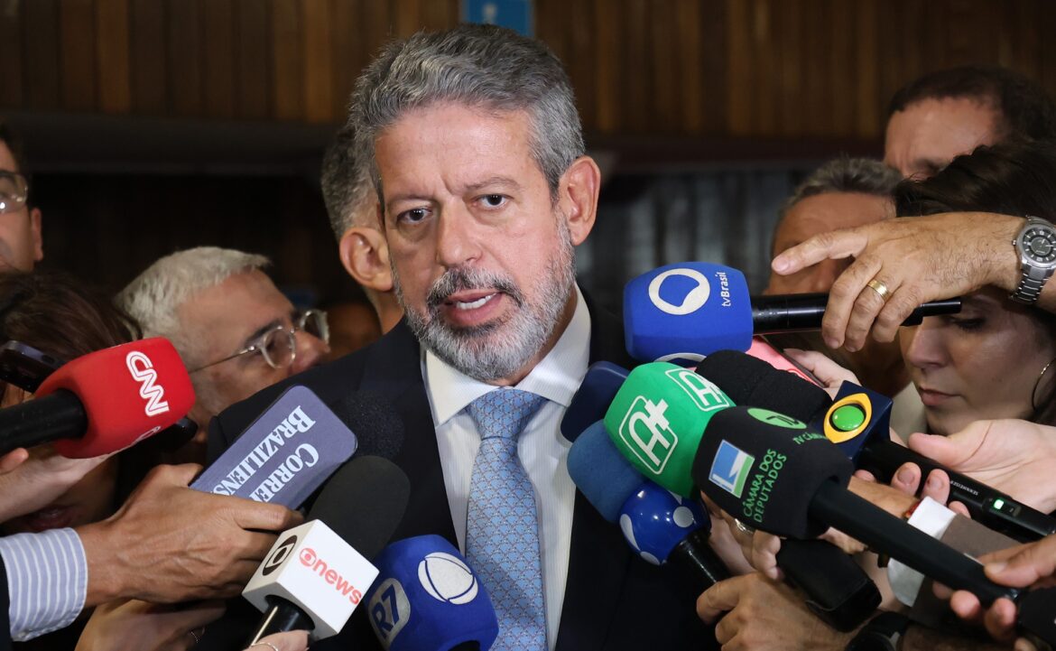 Aliados destacam apoio de Lira à reforma do Imposto de Renda — Arthur Lira é visto comprometido com a reforma do Imposto de Renda, mas aliados questionam o prazo como ousado.
