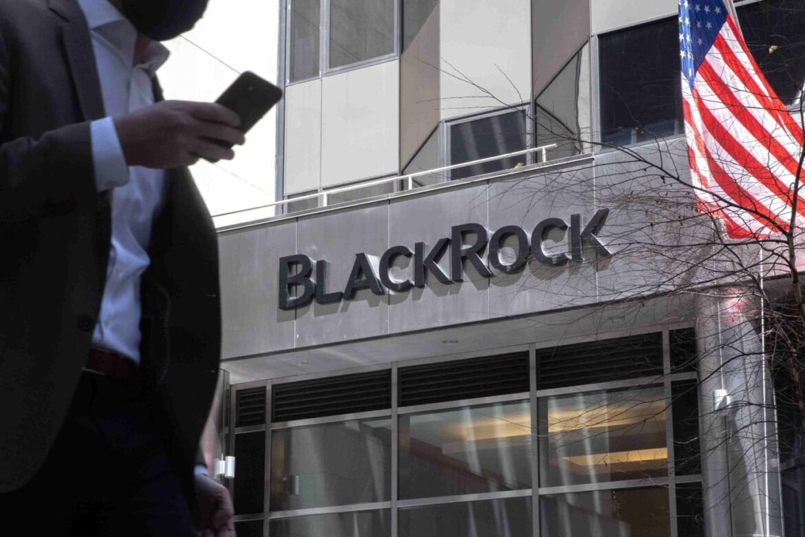 BlackRock alerta sobre impacto da computação quântica no bitcoin — BlackRock alerta que avanços na computação quântica podem comprometer a segurança do bitcoin, aumentando riscos.