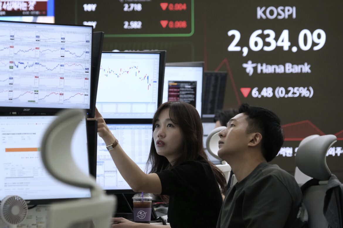 Bolsas asiáticas fecham em queda com tensões comerciais — Bolsas asiáticas encerraram em queda refletindo tensões comerciais e incertezas no mercado financeiro global.
