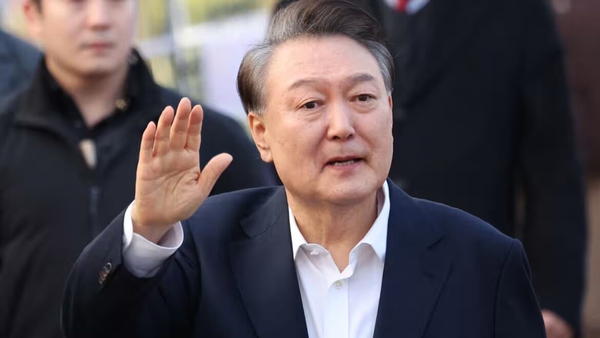 Ex-presidente da Coreia do Sul deixa partido conservador — Ex-presidente da Coreia do Sul destituído do cargo confirma saída do partido conservador, marcando ruptura política.