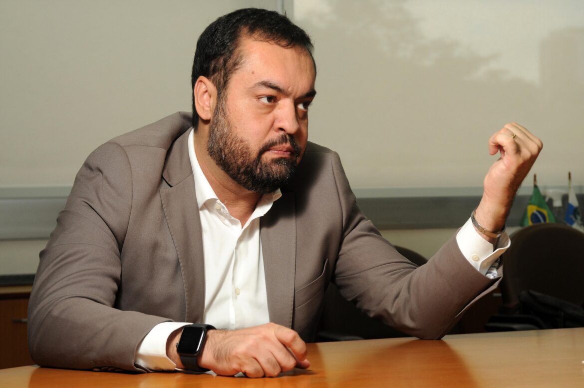 Governador do Rio propõe parceria com a DEA para combate às drogas — Governador do Rio propõe acordo com a DEA dos EUA para fortalecer o combate ao tráfico de drogas e criminalidade.