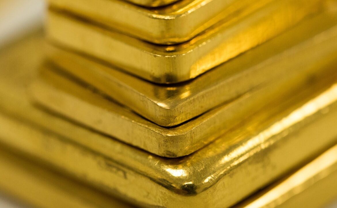 Ouro recua com movimentos de realização de lucros — Ouro encerra em baixa puxado pela realização de lucros, refletindo otimismo em negociações entre EUA e China.