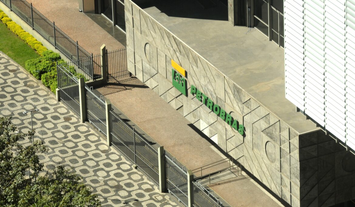 Produção em alta deve impulsionar lucro da Petrobras no 1º trimestre — Analistas indicam que o aumento da produção da Petrobras será chave para garantir lucros elevados no primeiro trimestre.