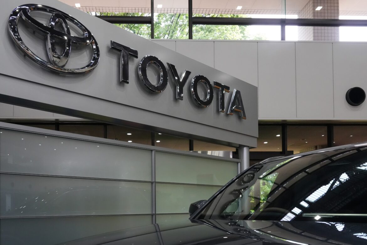 Trégua comercial entre EUA e China preocupa montadoras japonesas — Trégua comercial entre EUA e China gera incertezas para montadoras japonesas, afetando perspectivas no comércio global.