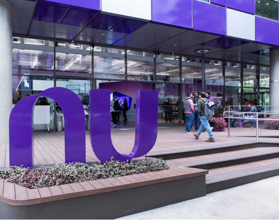 Warren Buffett zera participação no Nubank — Warren Buffett vende todas as ações do Nubank, movimentando o mercado financeiro. Entenda os detalhes dessa decisão.