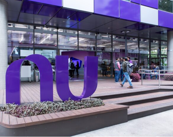 Warren Buffett zera participação no Nubank — Warren Buffett vende todas as ações do Nubank, movimentando o mercado financeiro. Entenda os detalhes dessa decisão.