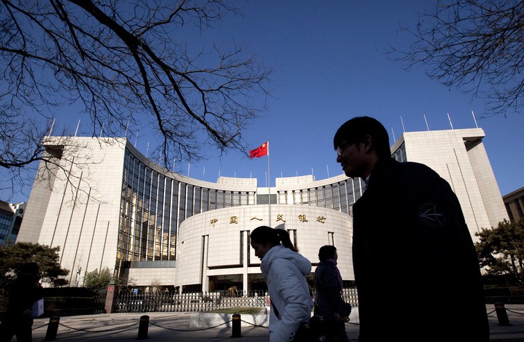 Banco central da China mantém taxas de juros inalteradas — Banco central da China decide manter as taxas de juros de um e cinco anos inalteradas, influenciando o mercado financeiro.