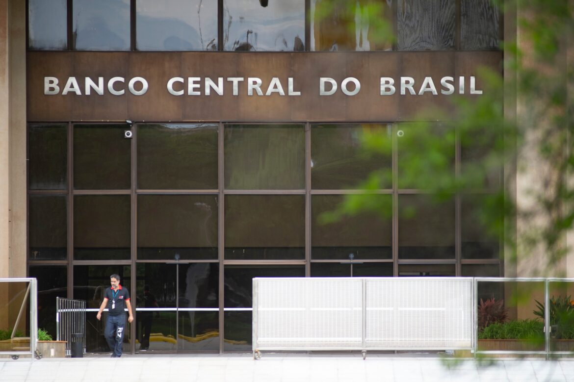 Efeitos da alta de juros ainda irão impactar a economia, segundo Copom — Copom destaca que grande parte dos efeitos da política monetária mais rígida ainda impactará a economia nos próximos meses.