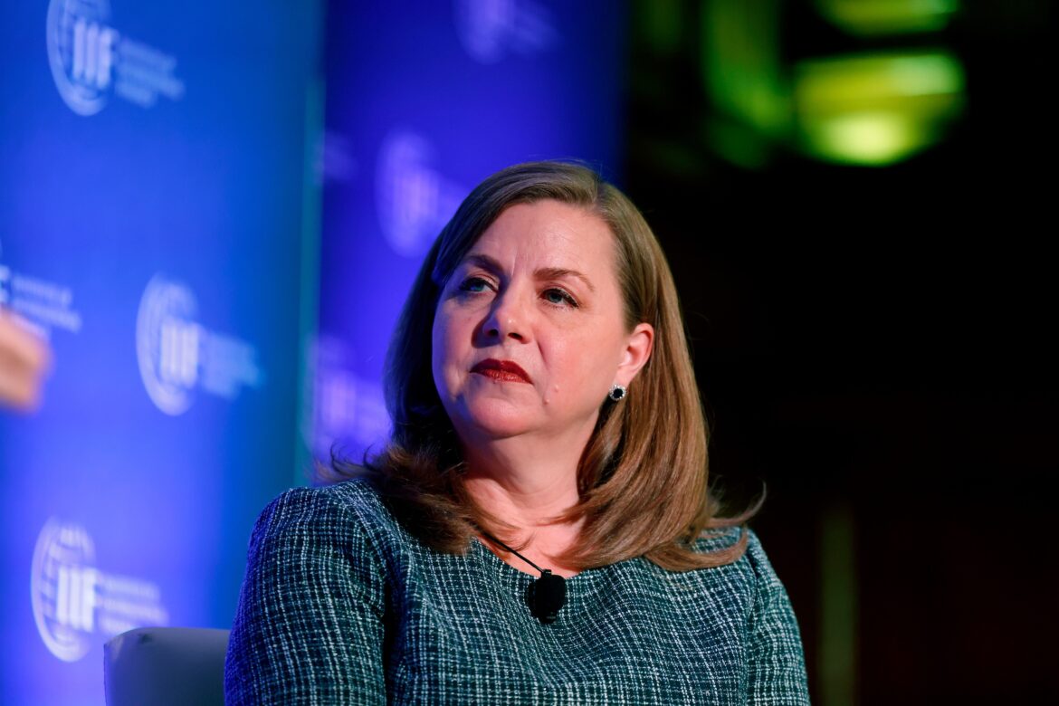 Maiores bancos dos EUA passam em teste do Fed — Maiores bancos dos EUA aprovam teste do Fed, mostrando resiliência e segurança financeira diante de possíveis crises econômicas.