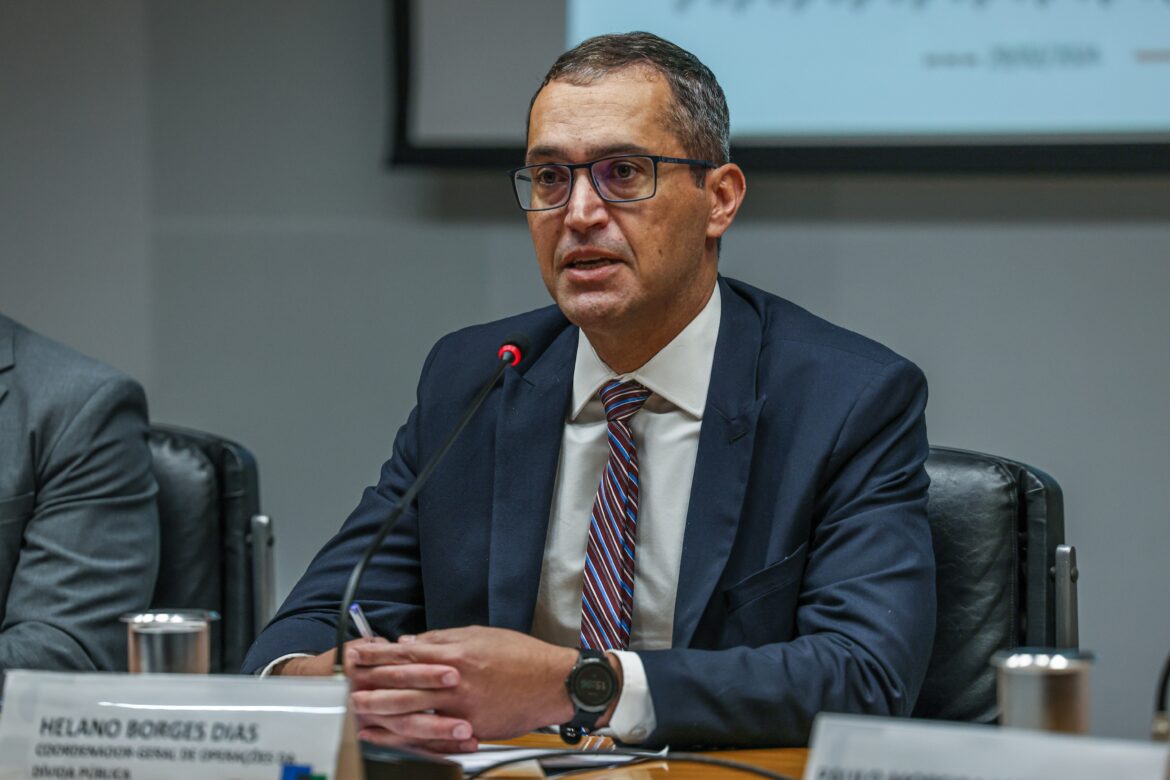 Tesouro nacional destaca emissões equilibradas na dívida pública — Tesouro nacional mantém emissões balanceadas, com foco no mercado e planejamento para superar desafios futuros como eleições.