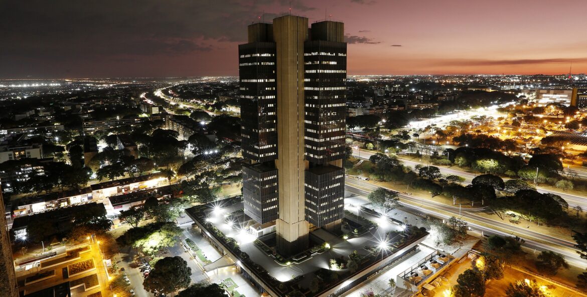Economistas avaliam impacto econômico das tarifas de Trump — Economistas analisam em reunião com o Banco Central impacto limitado das tarifas de Trump sobre o Brasil e a economia.