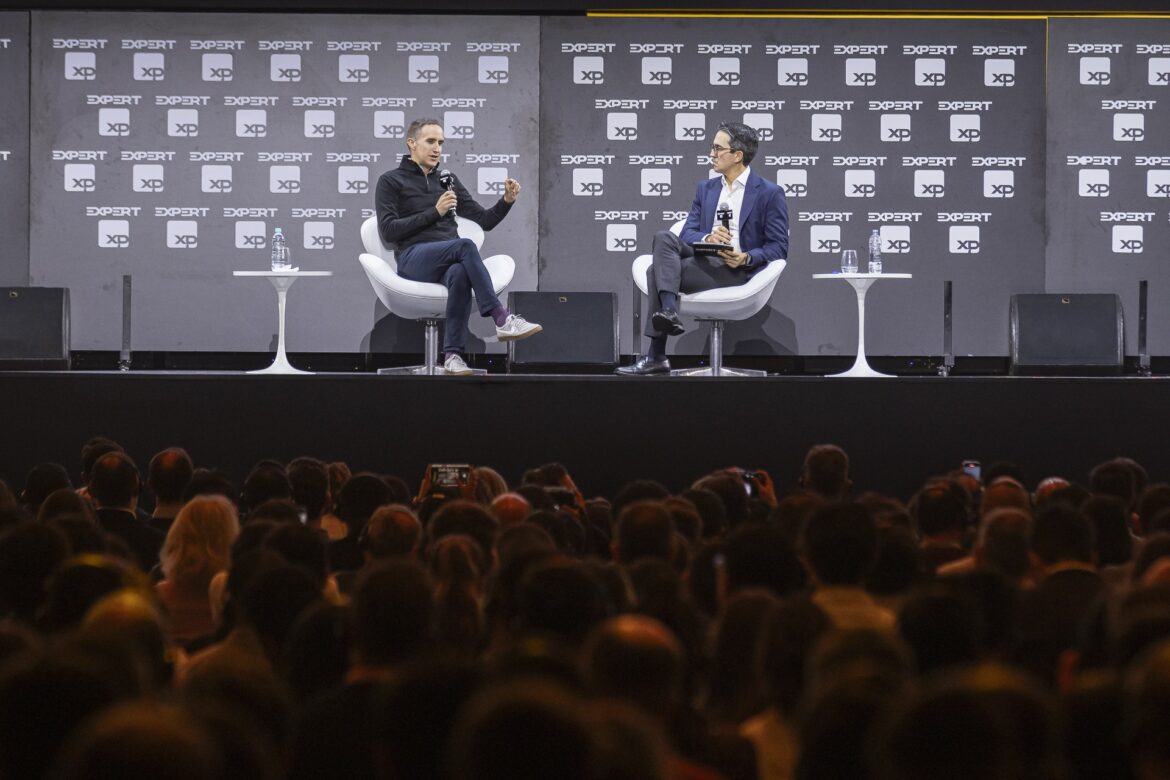 Em investimentos, prever com exatidão é impossível, afirma Morgan Housel — Morgan Housel destaca que prever o futuro dos investimentos é impossível, reforçando a importância de estratégias sólidas.