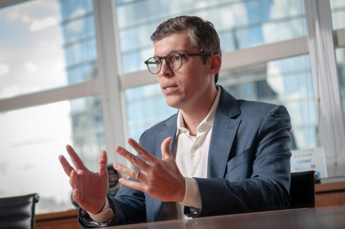 BC avalia eficácia dos juros altos para conter a inflação — Banco Central reforça cautela sobre juros altos e avalia sua eficácia no controle da inflação e no enfraquecimento do crédito.