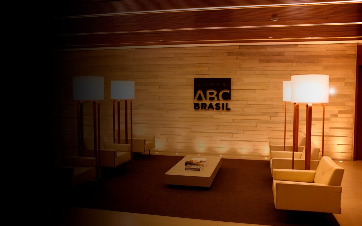 Banco ABC Brasil registra alta no lucro do 2º trimestre — Banco ABC Brasil alcança lucro de R$ 244,1 milhões no 2º trimestre com avanço na margem financeira e crédito expandido.