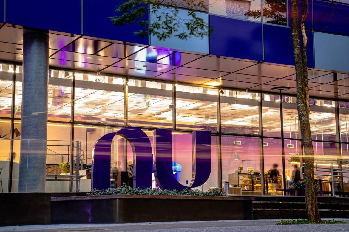 Nubank alcança lucro igual ao do BB no 2º trimestre — Nubank alcança o mesmo lucro do Banco do Brasil no 2º trimestre, marcando destaque nos resultados financeiros.