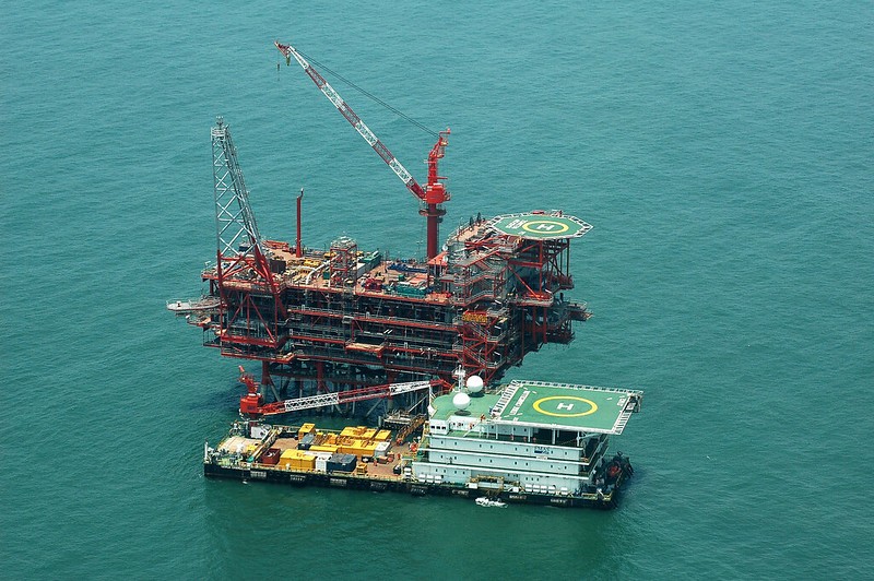 Preço do petróleo sobe com redução nos estoques nos EUA — Preço do petróleo aumenta após queda acentuada nos estoques nos EUA e negociações de cessar-fogo na Ucrânia seguem no radar.