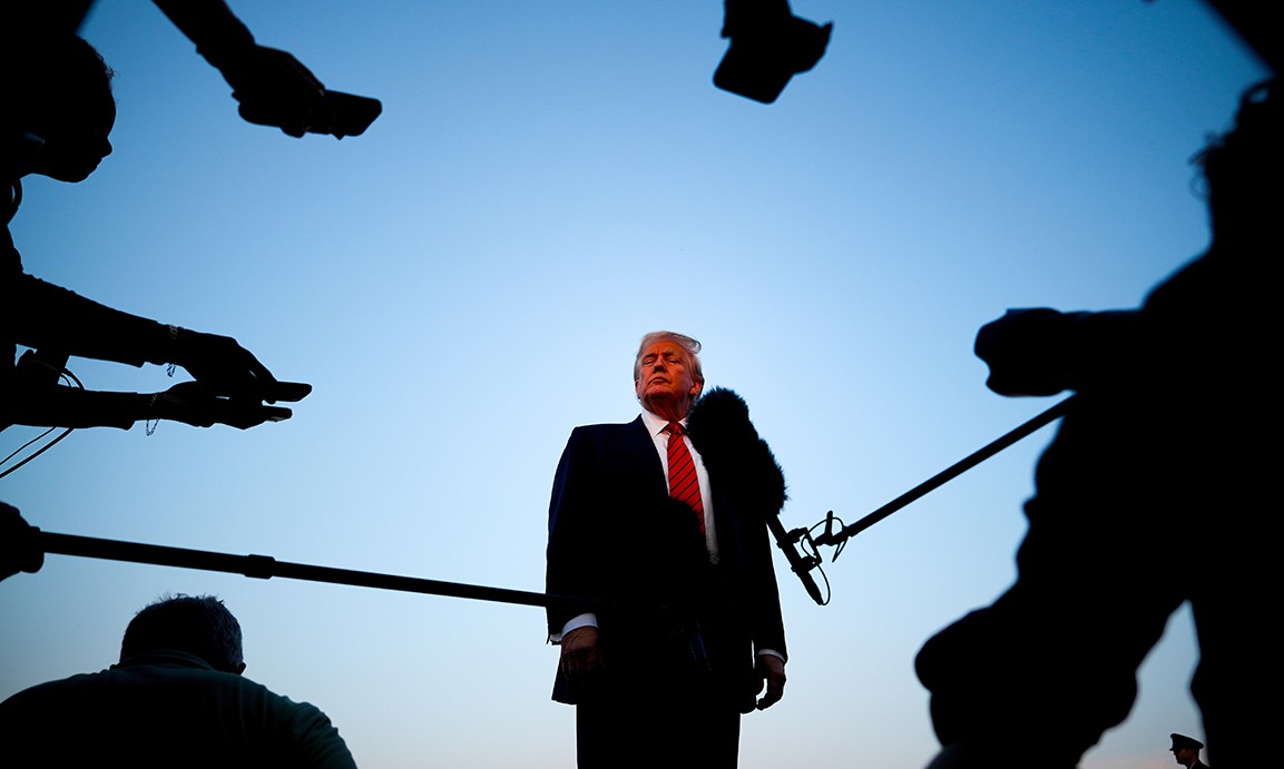 Tarifas de Trump e prisão domiciliar de Bolsonaro geram repercussão internacional — Tarifas de Trump entram em vigor e prisão domiciliar de Bolsonaro geram intensa repercussão nas esferas política e econômica globais.