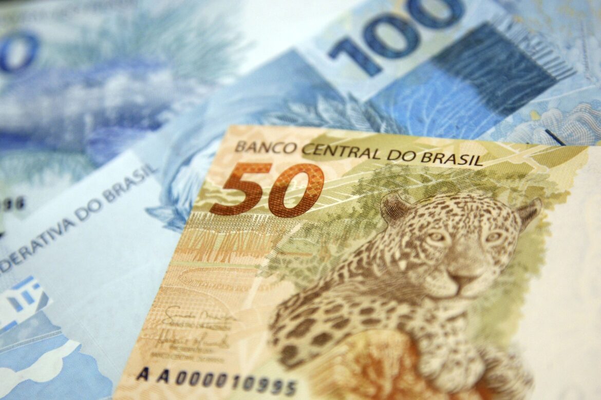 Tesouro Direto registra emissão líquida em julho — Tesouro Direto alcança emissão líquida de R$ 3,68 bilhões em julho, reforçando sua atratividade entre os investidores brasileiros.