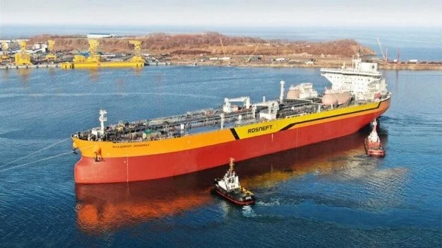 Petróleo em alta com tensões entre Ucrânia e Rússia — Preços do petróleo sobem com escalada do conflito entre Ucrânia e Rússia, aumentando riscos de interrupção no mercado energético.
