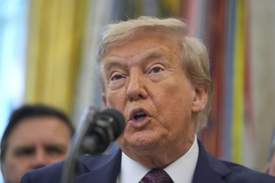 Reino Unido atrai investimentos bilionários de bancos dos EUA — Estados Unidos fortalecem laços financeiros com investimentos bilionários no Reino Unido em meio à visita de Trump.